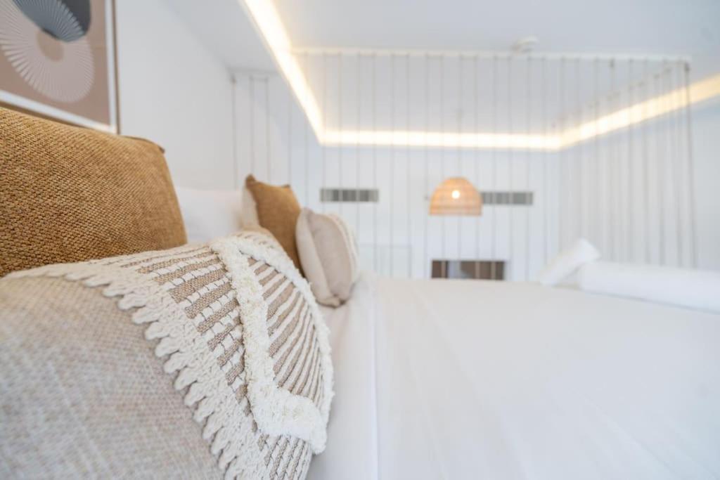 Charming Loft With Spacious Terrace In Jvc Apartemen *