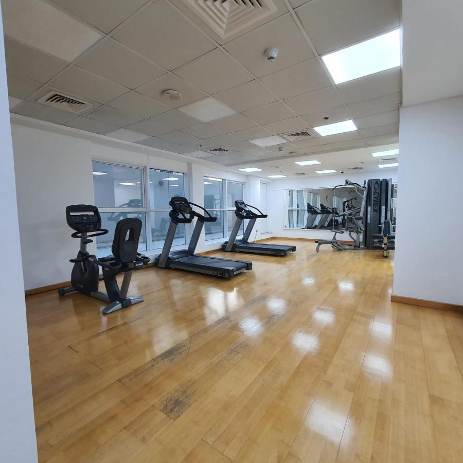 Apartamento Luxury A Short Drive Away From Downtown Dubái