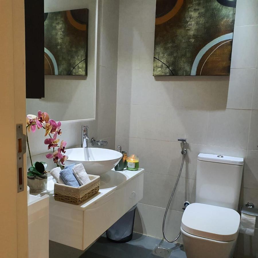 Luxury A Short Drive Away From Downtown Dubái