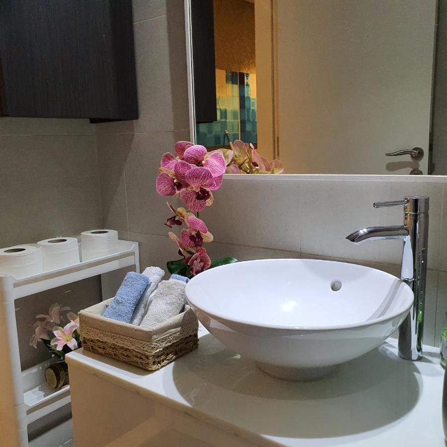Luxury A Short Drive Away From Downtown Apartamento *