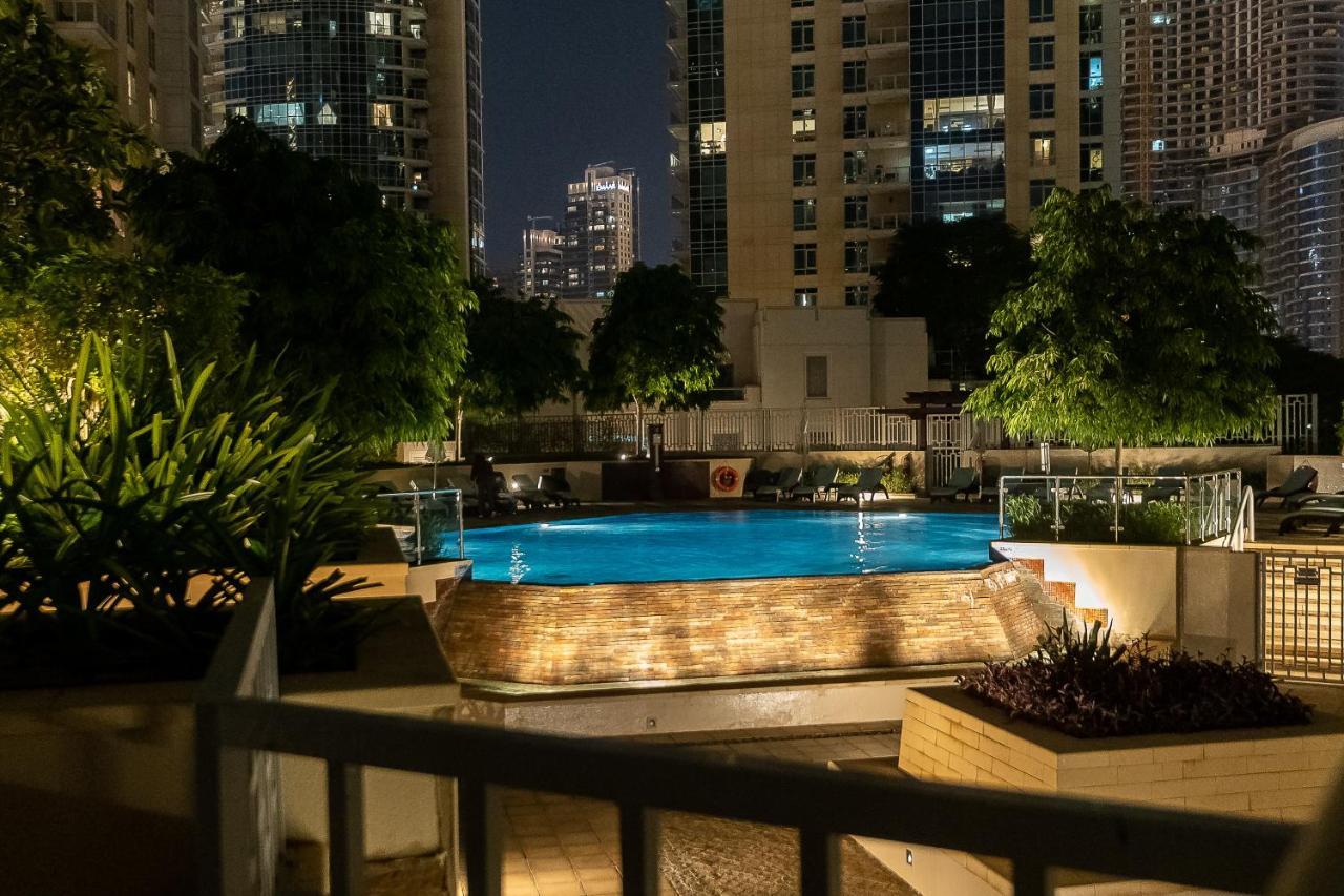 Spectacular Burj & Fountain View - Luxurious 3 Bedrooms & Maids - The Residences Lägenhet