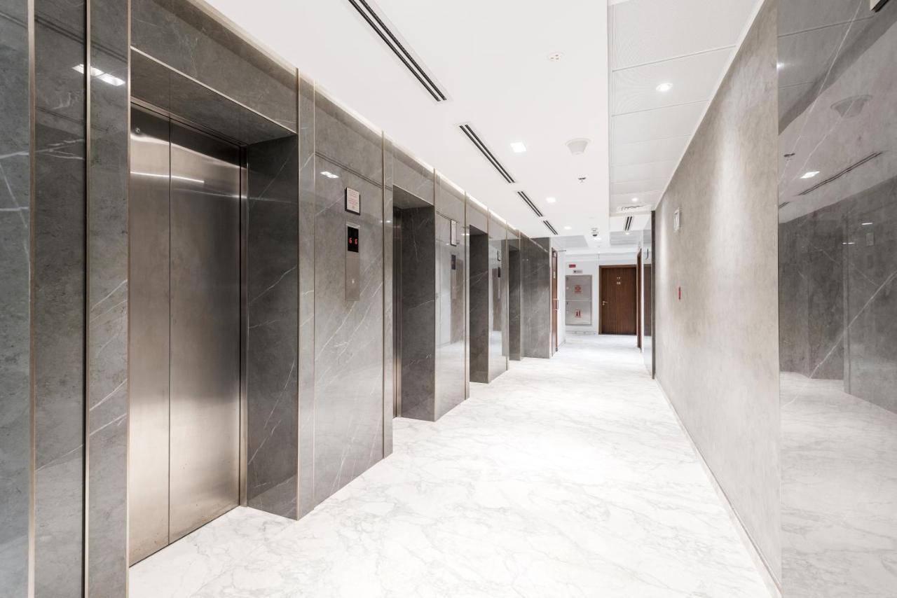 Lägenhet Dunya Tower - Downtown Luxury - 5 Min Walk To Mall! Dubai