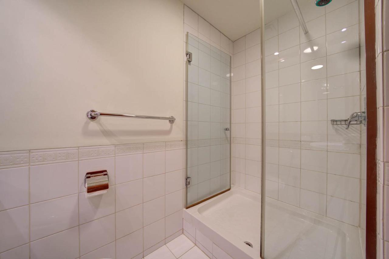 Stunning 2br L Marina View Apartament