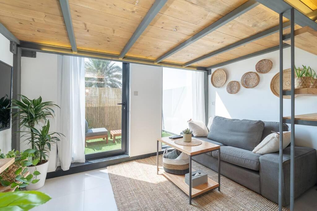 Tropical Loft With Working Station In Jvc Dubaï