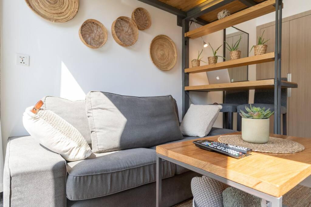 Tropical Loft With Working Station In Jvc