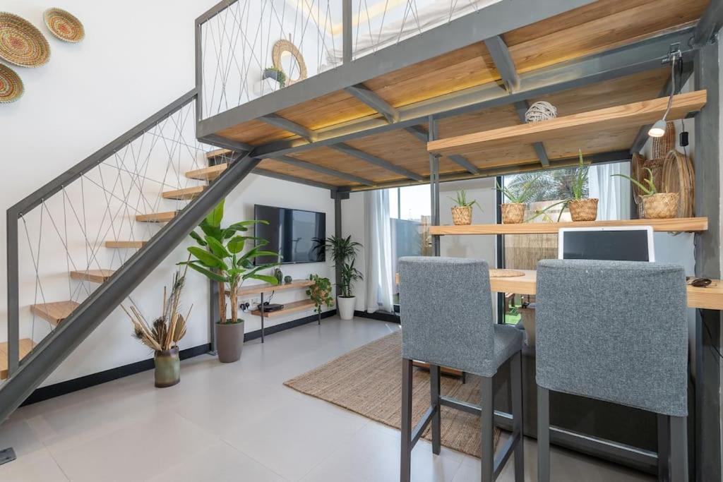 Tropical Loft With Working Station In Jvc Appartement