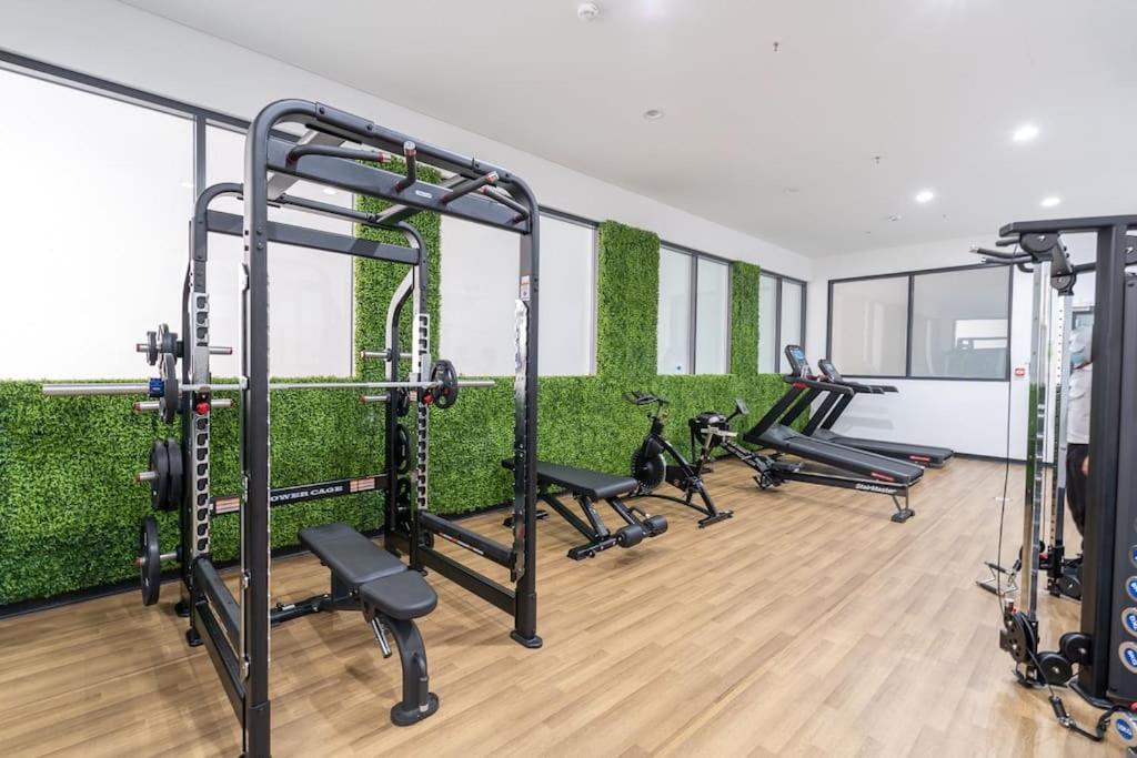 Tropical Loft With Working Station In Jvc Dubaï