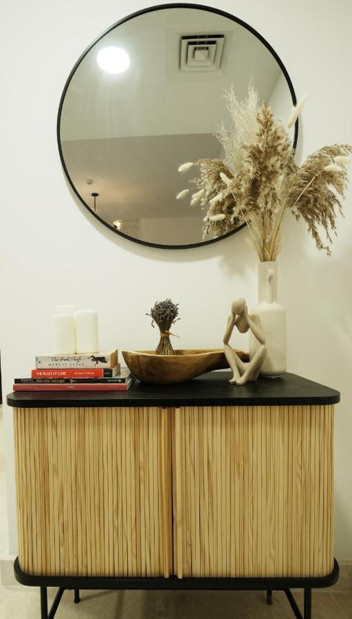 Cozy Spacious Near Downtown Apartemen Dubai
