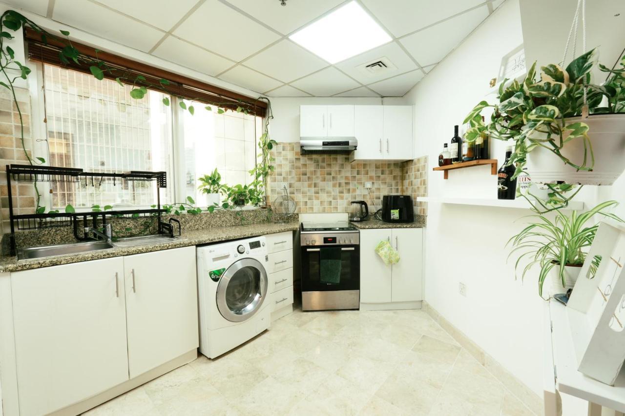 Cozy Spacious Near Downtown Apartemen Dubai
