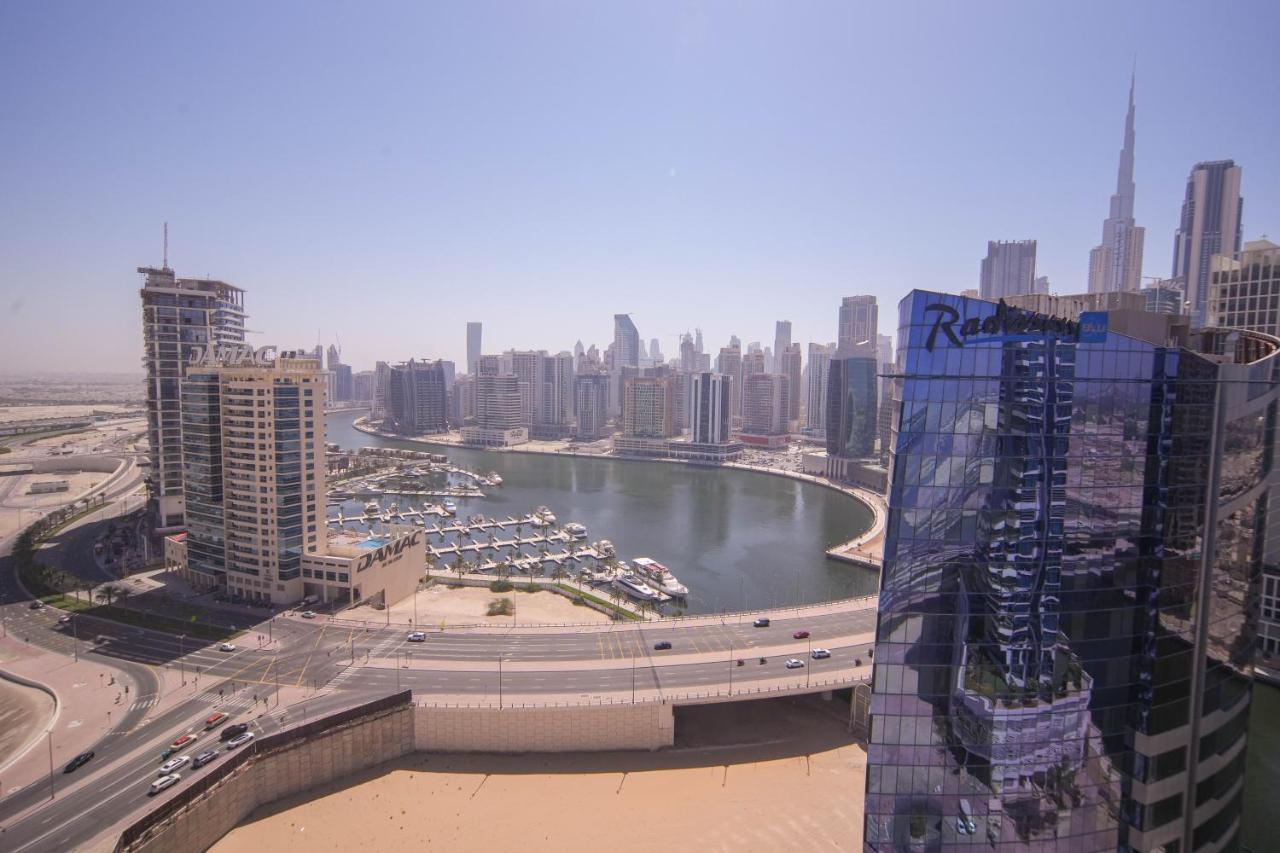 Elegant 2br View With Rooftop Pool The Bay Apartamento