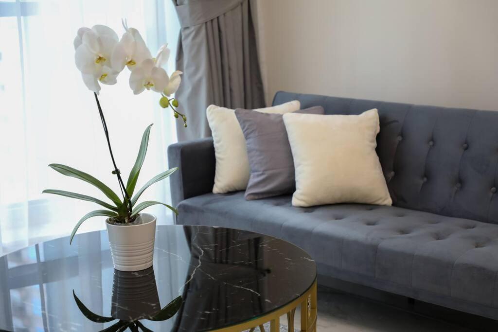 Deal!!! Brand New 1 Bed In The Heart Of Marina Apartament *