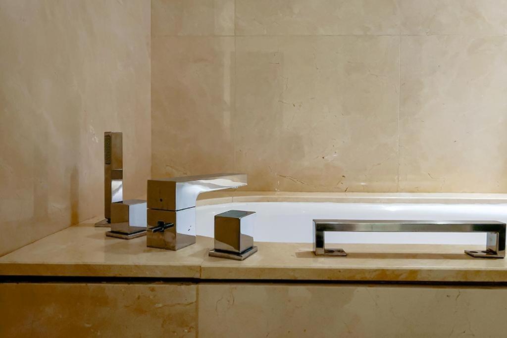 Address Marina - Luton Apartamento *