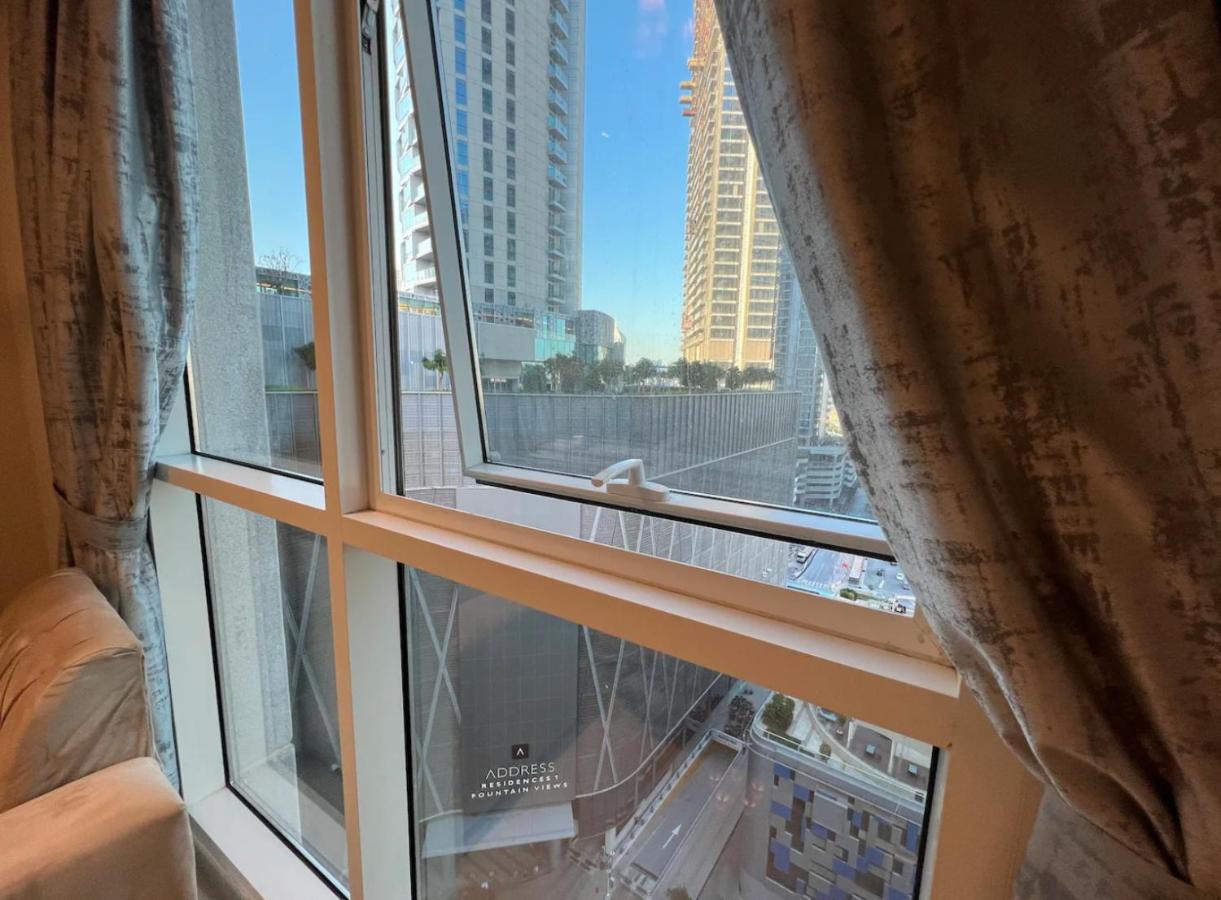 Next To Burj Khalifa & Mall Long Term Available! Send Message Apartemen Dubai