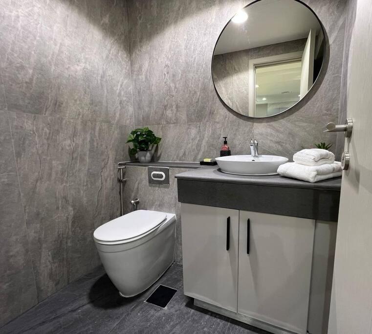 Deal!!! Brand New 1 Bed In The Heart Of Marina Apartament