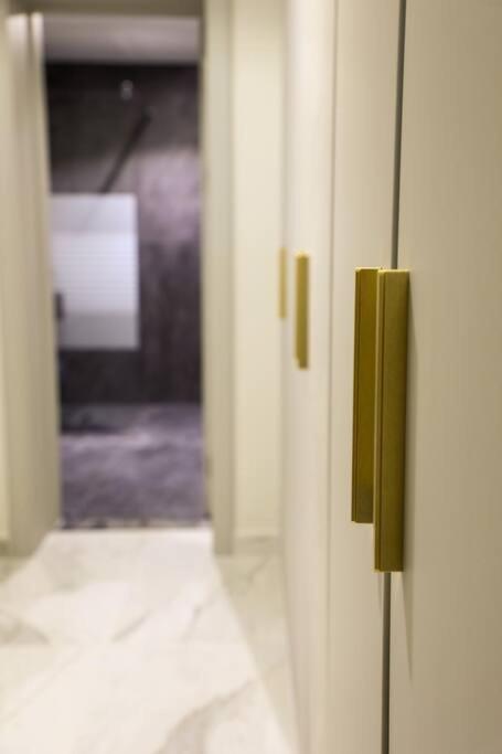 Deal!!! Brand New 1 Bed In The Heart Of Marina Apartament *