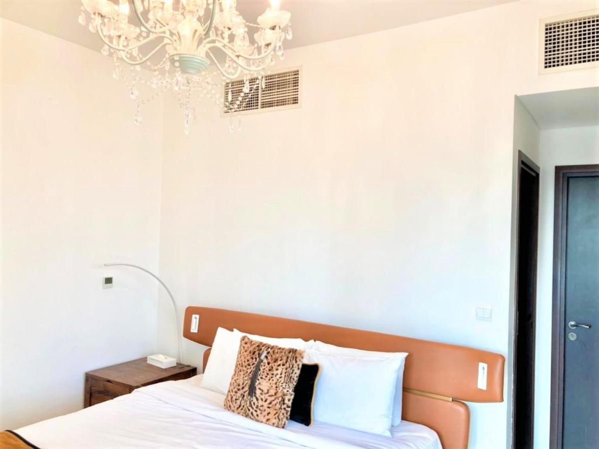 Apartamento Stunning Downtown With Balcony Dubái
