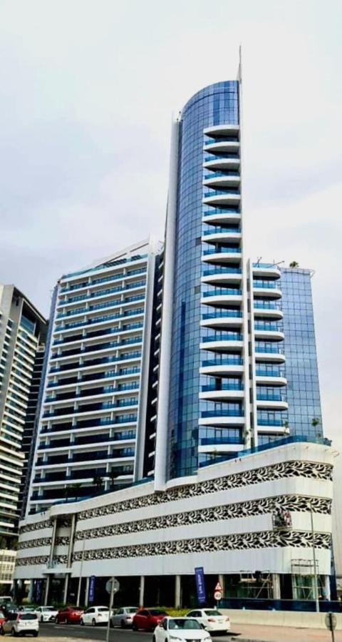Elegant 2br View With Rooftop Pool The Bay Apartamento *