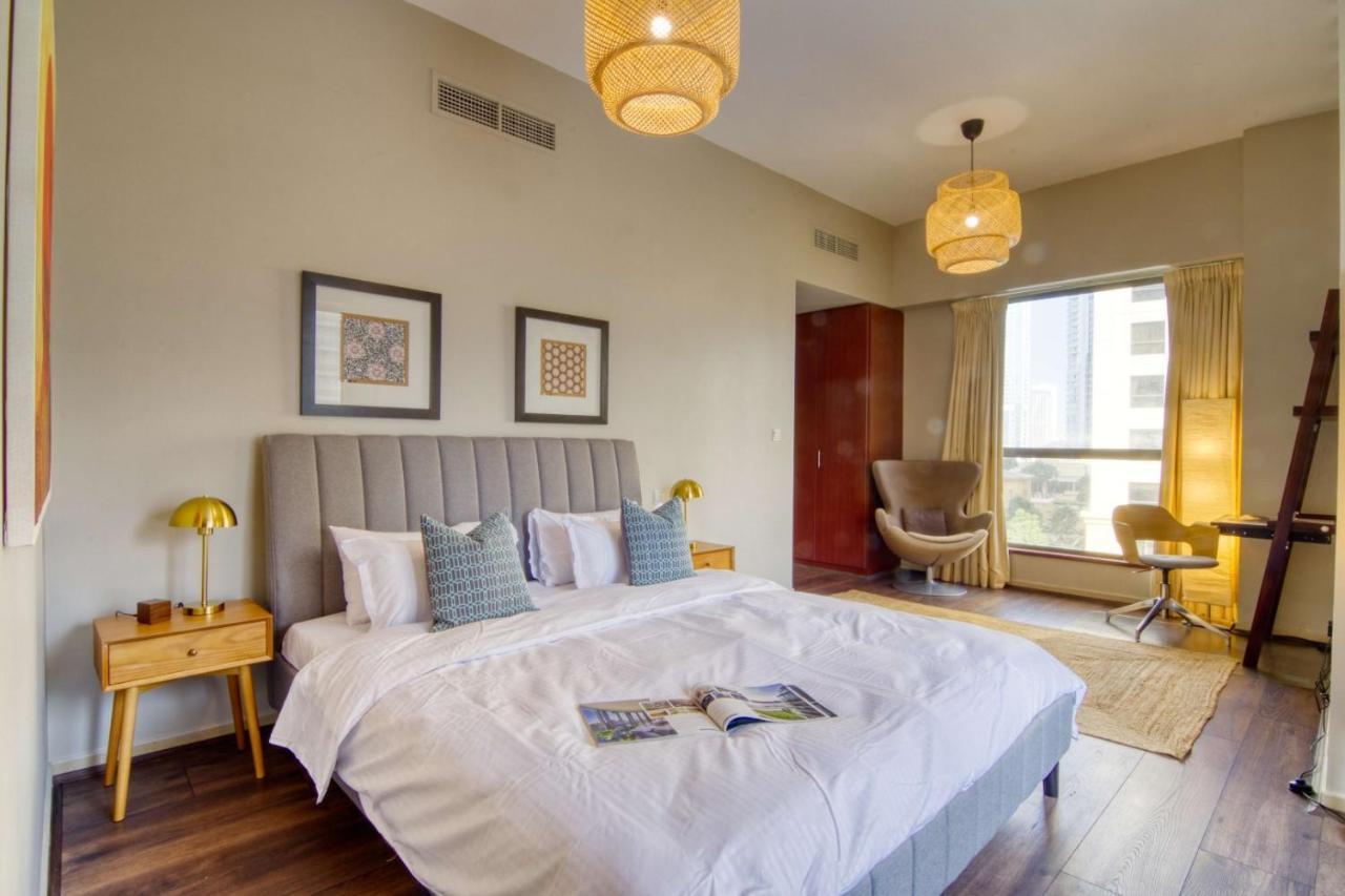 Alluring 2-br Apt Near Beach At Sadaf 1 With Marina View Apartemen Dubai