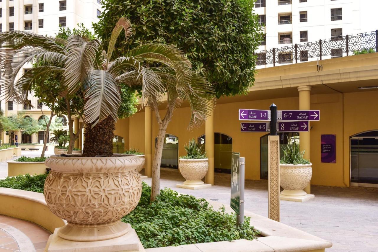 Alluring 2-br Apt Near Beach At Sadaf 1 With Marina View Apartemen *