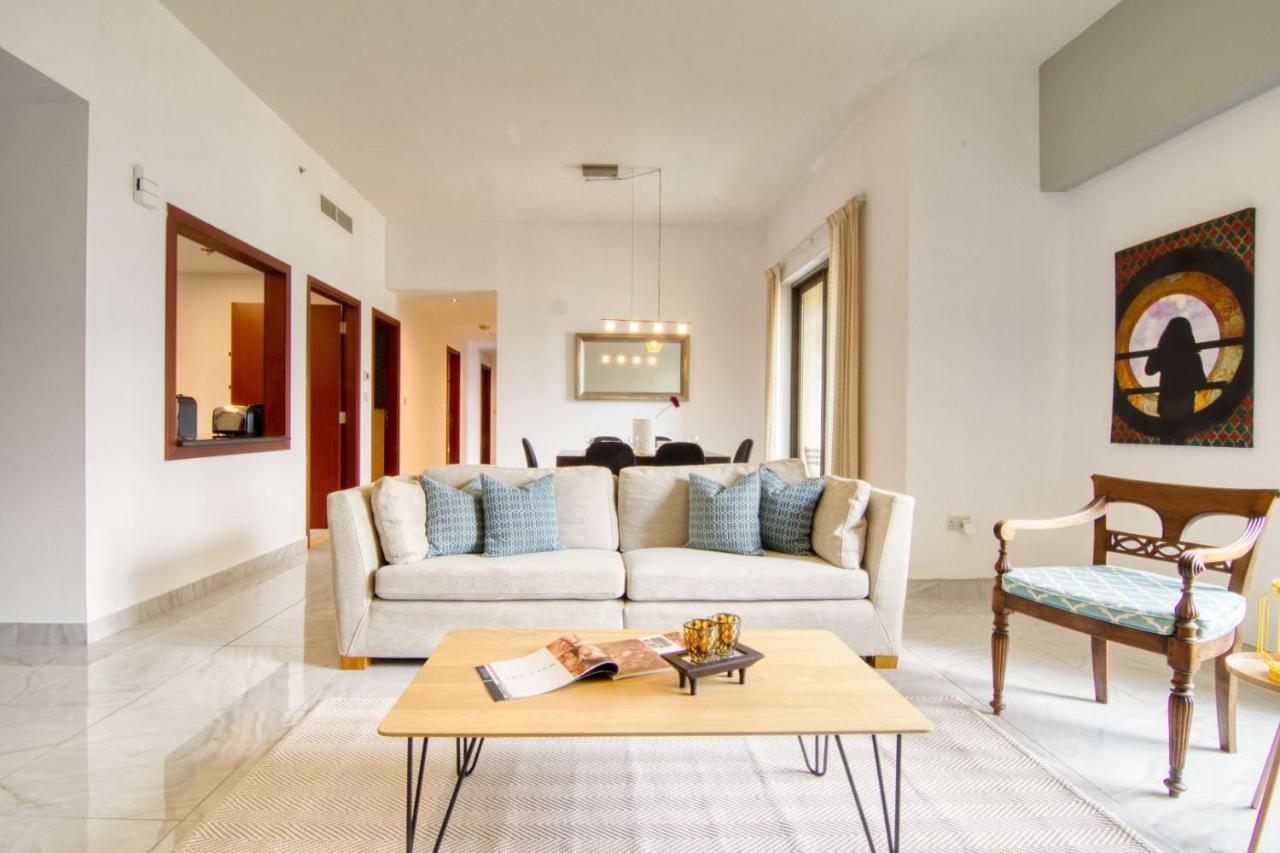 Apartemen Alluring 2-br Apt Near Beach At Sadaf 1 With Marina View *