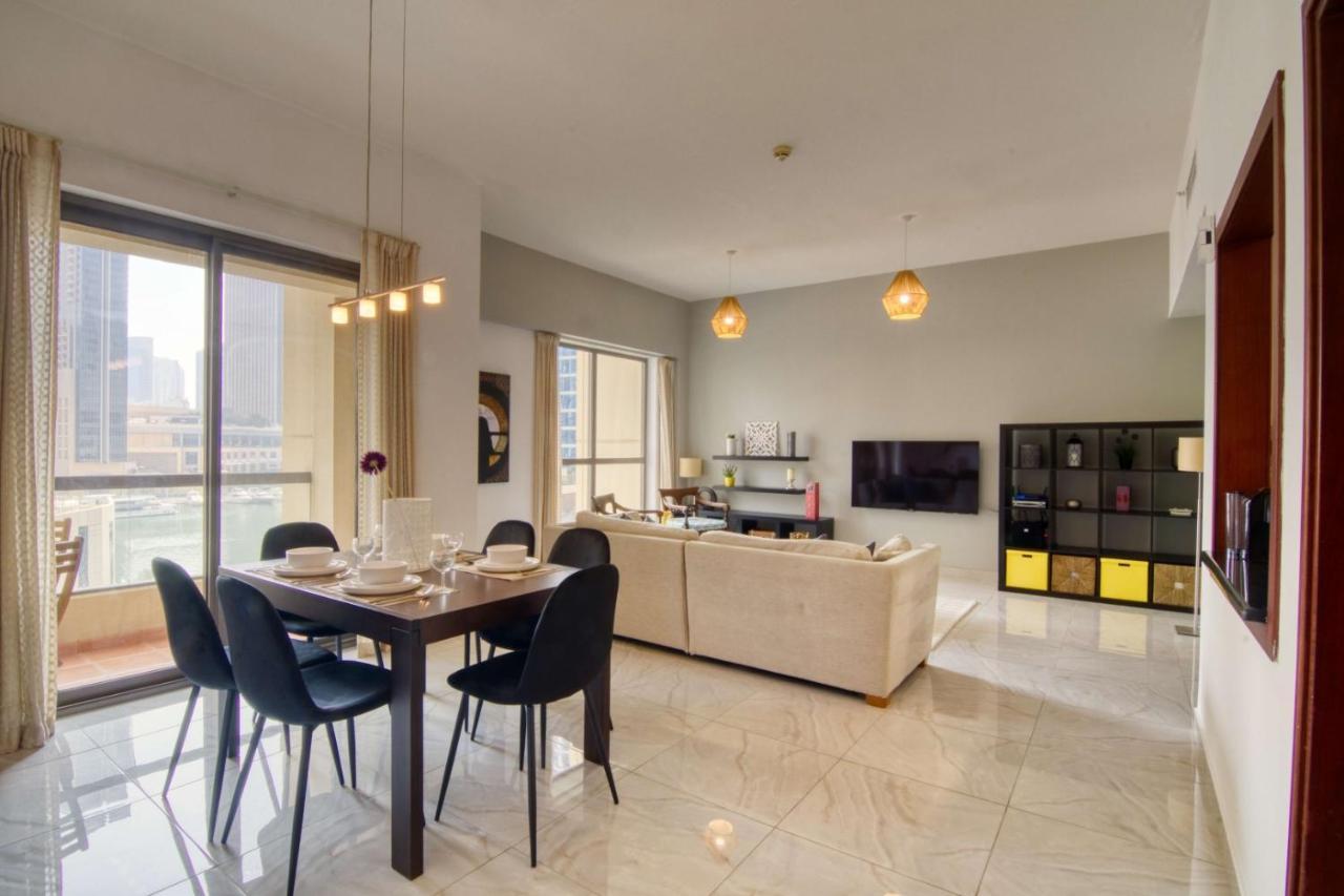 Apartemen Alluring 2-br Apt Near Beach At Sadaf 1 With Marina View *