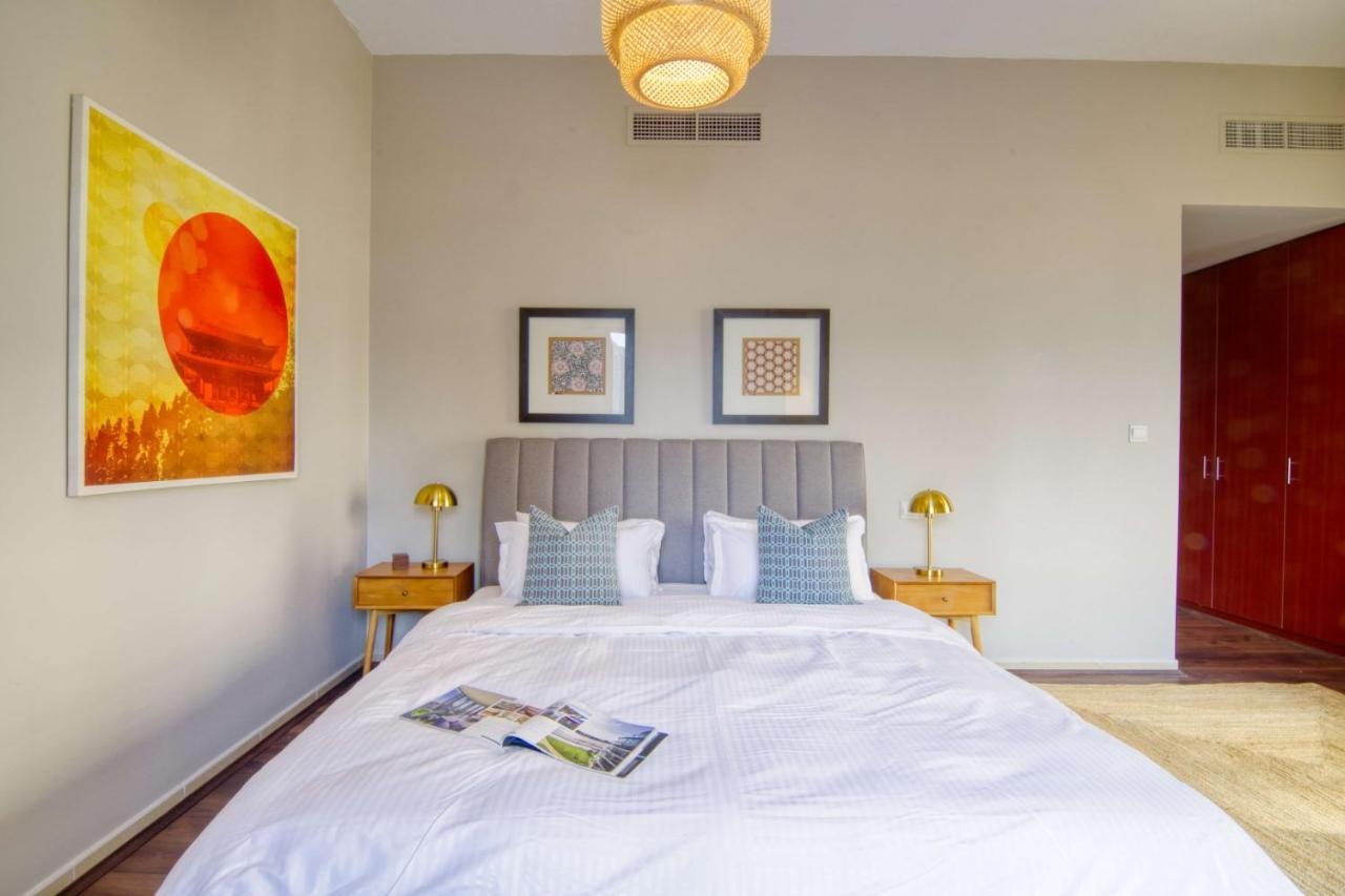Alluring 2-br Apt Near Beach At Sadaf 1 With Marina View Apartemen Dubai