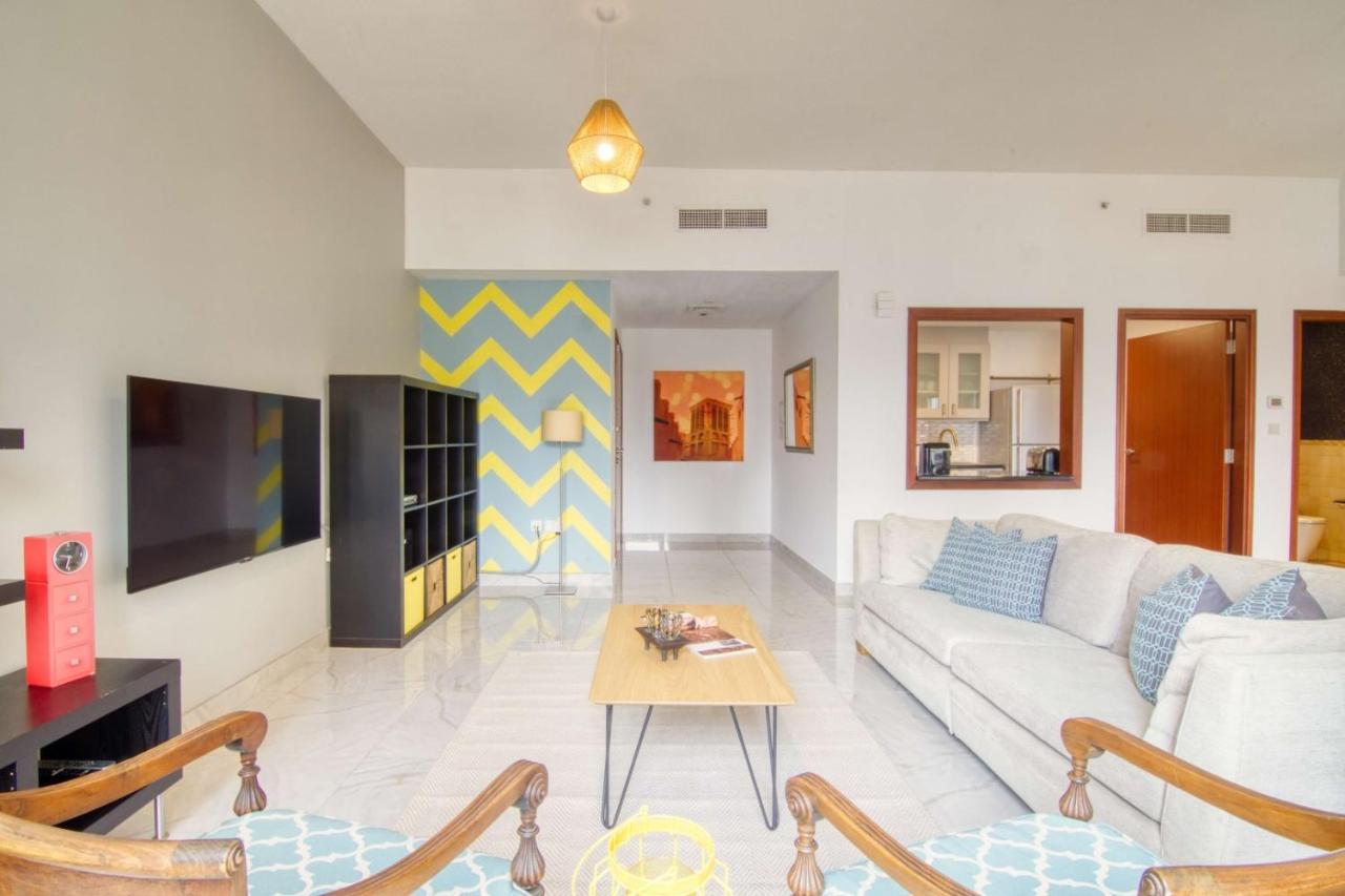 Apartemen Alluring 2-br Apt Near Beach At Sadaf 1 With Marina View *
