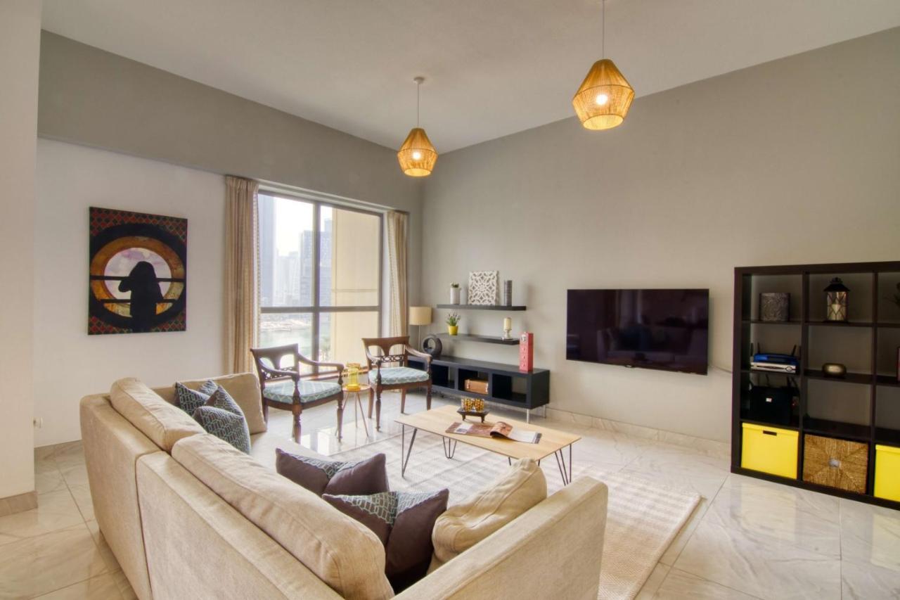 Apartemen Alluring 2-br Apt Near Beach At Sadaf 1 With Marina View *