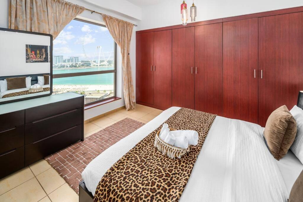 Spacious 4-bed In Jbr Rimal With Access To Beach! Dubái