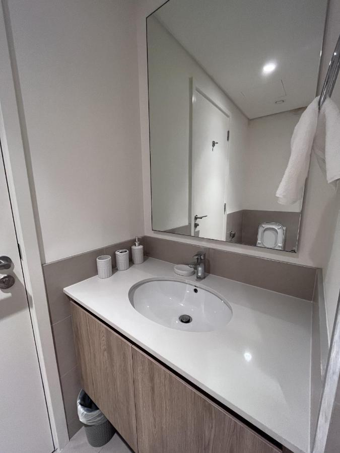 Exquisite 2bdr Apartment, Park Ridge Executive Residences, Hills Apartamento