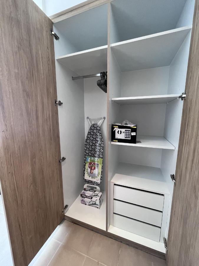 Exquisite 2bdr Apartment, Park Ridge Executive Residences, Hills Apartamento