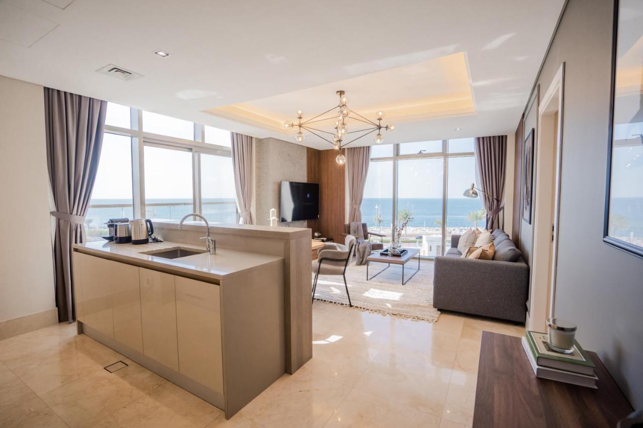 Luxurious Palm Jumeirah With Sea Views Dubái