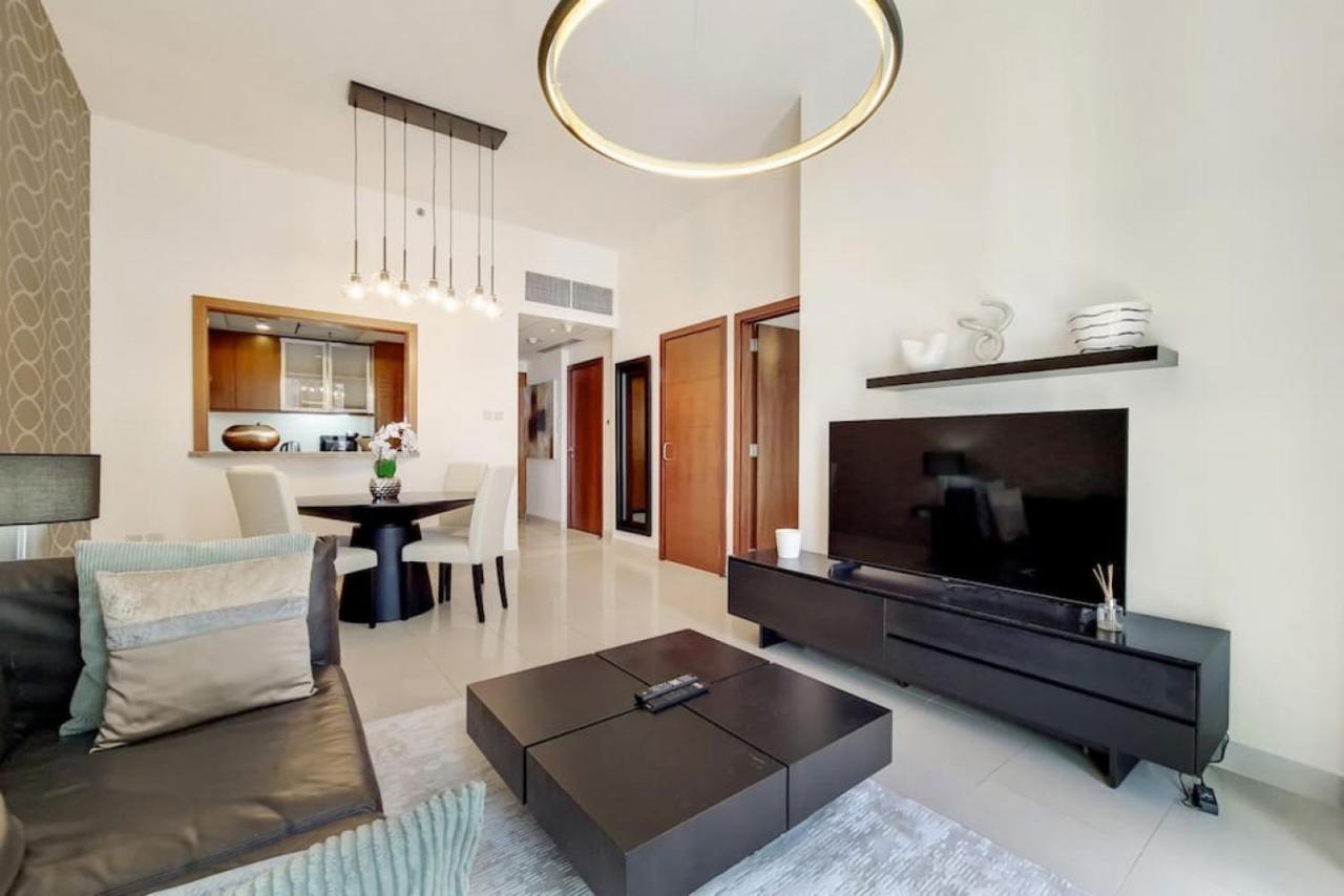 Vacationer I Downtown 1 Bedroom I Close To Burj Khalifa & Mall I Free Parking, Pool, Gym & Wi-fi Dubai