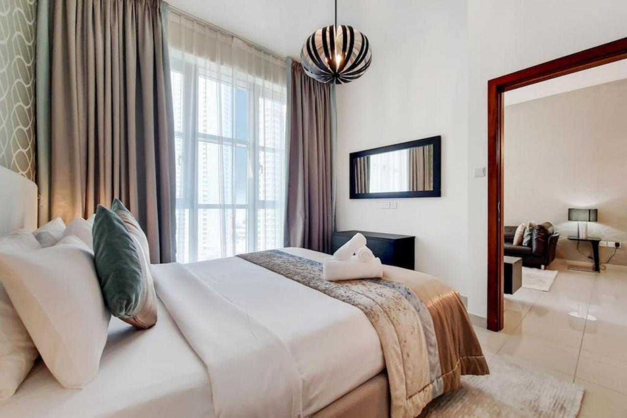 Vacationer I Downtown 1 Bedroom I Close To Burj Khalifa & Mall I Free Parking, Pool, Gym & Wi-fi Apartment