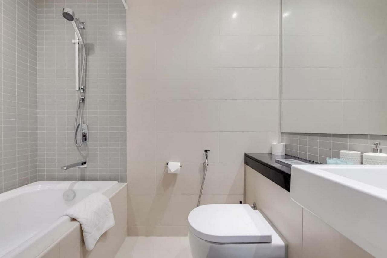 Apartamento Silverene Tower B, Marina - Vibrant Two Bedroom Dubái