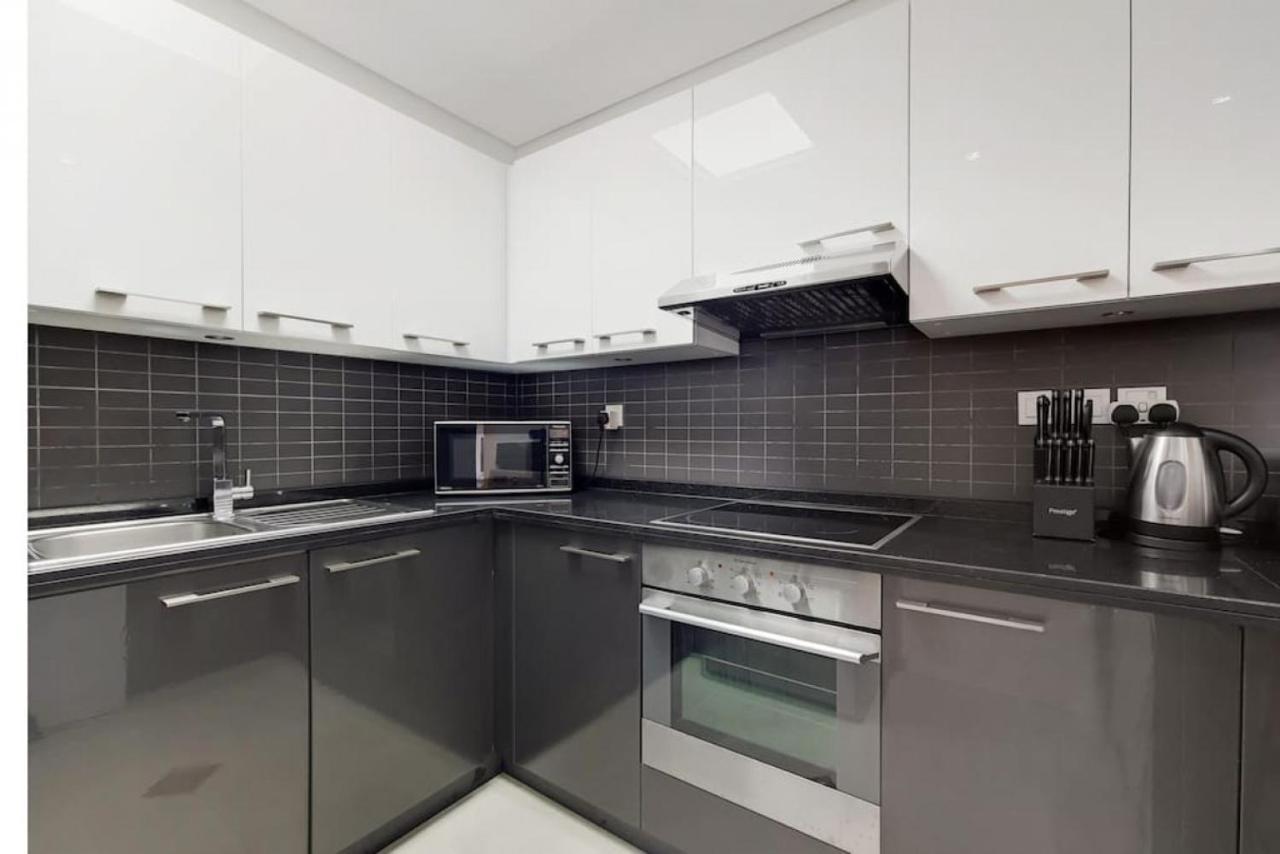 Apartamento Silverene Tower B, Marina - Vibrant Two Bedroom Dubái