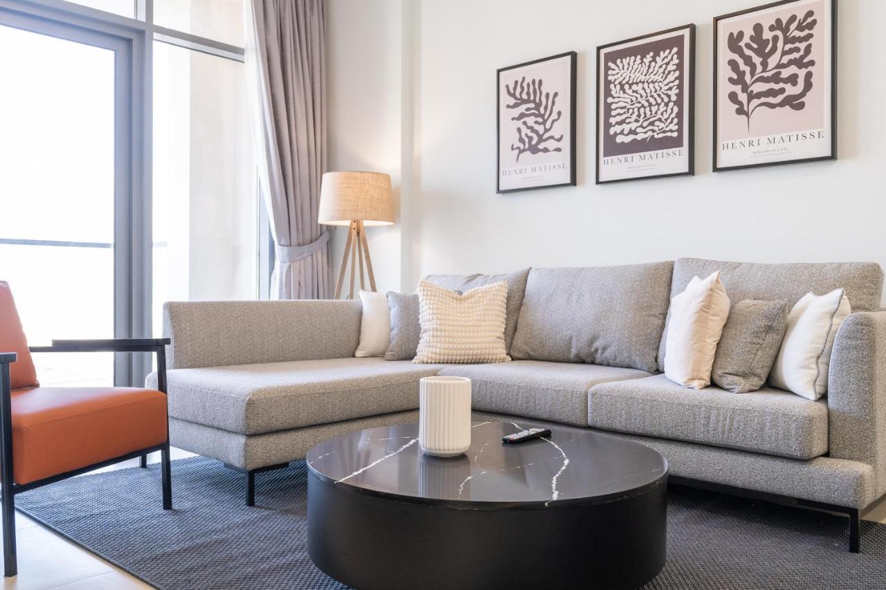Luxe & Modern Two Bedroom Downtown - Close To Burj Khalifa & The Mall By Sojo Dubái
