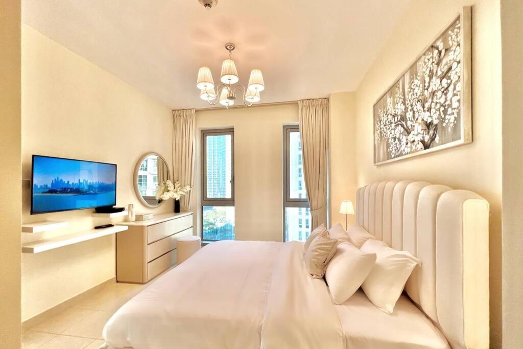 In Downtown Dubai, 3min Walk To Burj Khalifa & Mall Appartamento