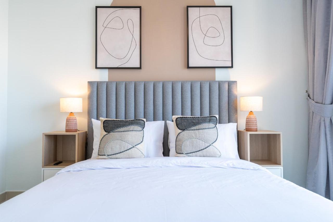 Luxe & Modern Two Bedroom Downtown - Close To Burj Khalifa & The Mall By Sojo Dubai