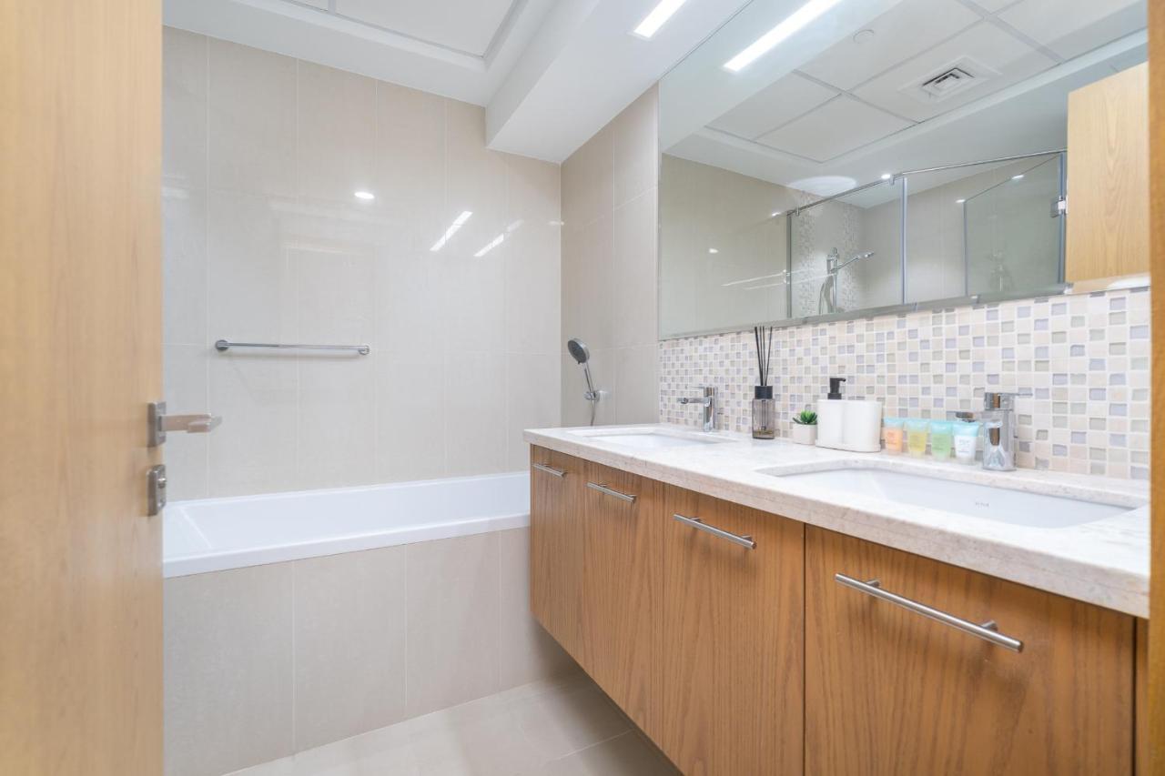 Luxe & Modern Two Bedroom Downtown - Close To Burj Khalifa & The Mall By Sojo Apartament *