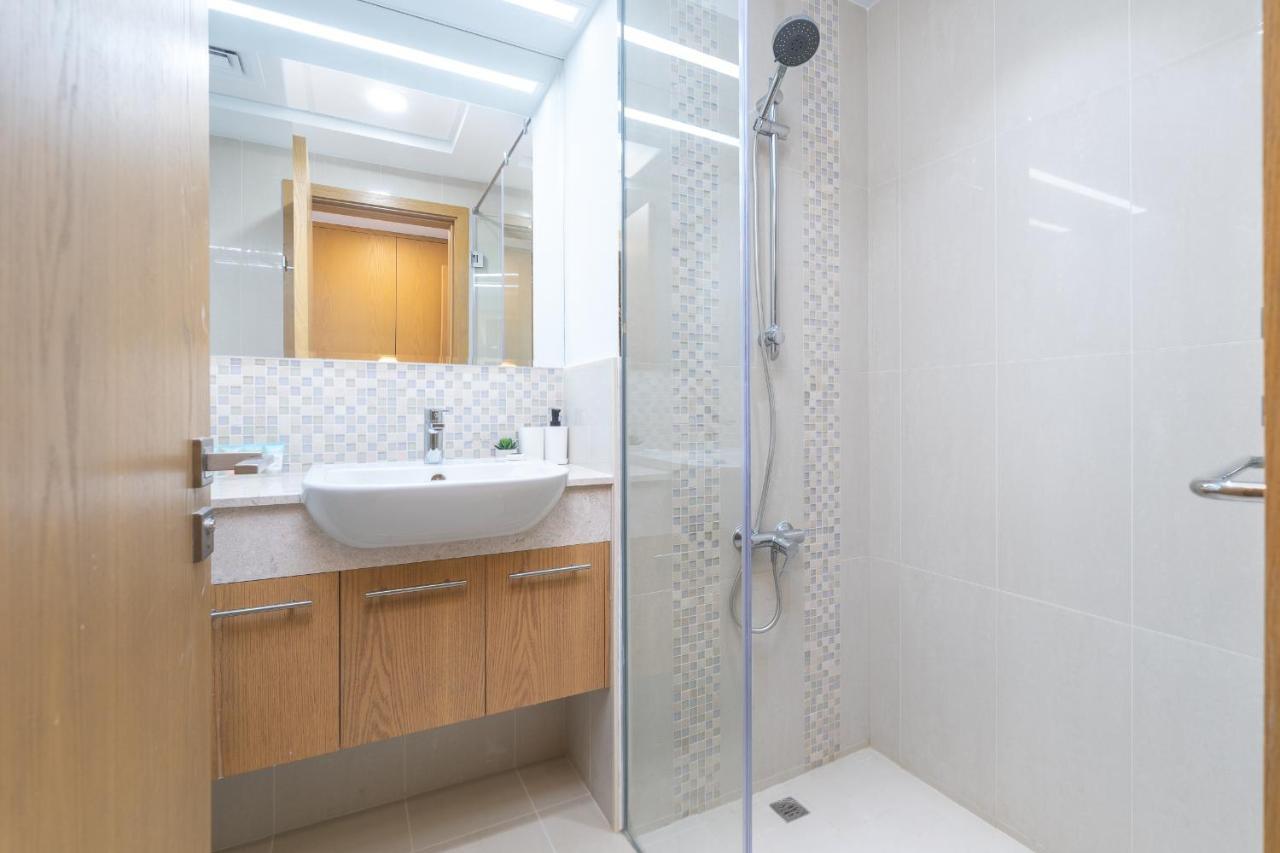 Luxe & Modern Two Bedroom Downtown - Close To Burj Khalifa & The Mall By Sojo Apartament
