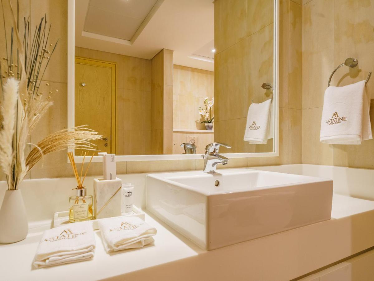 Apartment Beautifully Furnished 1br-dubai Eye View And Private Beach Access *
