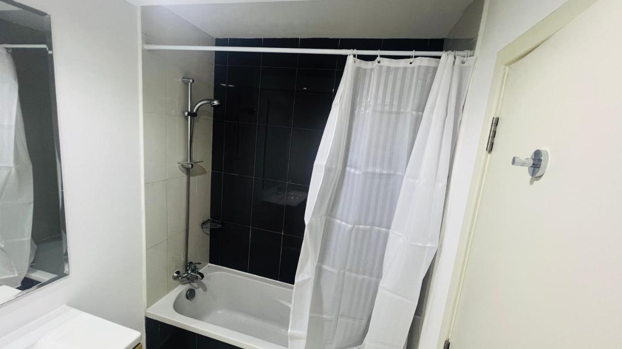 Newly Furnished Bright And Cozy - Damac Hills * Dubaï