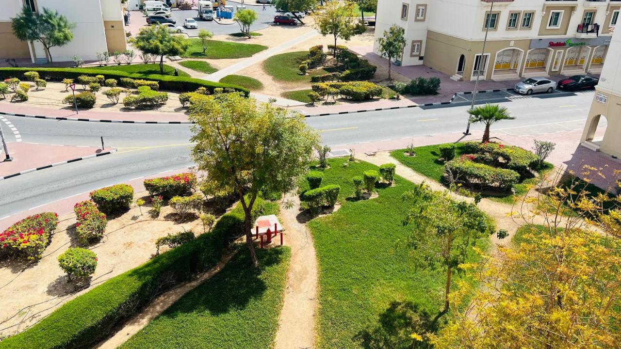 Newly Furnished Cozy One Bed 2 Bathroom View Apartamento Dubai