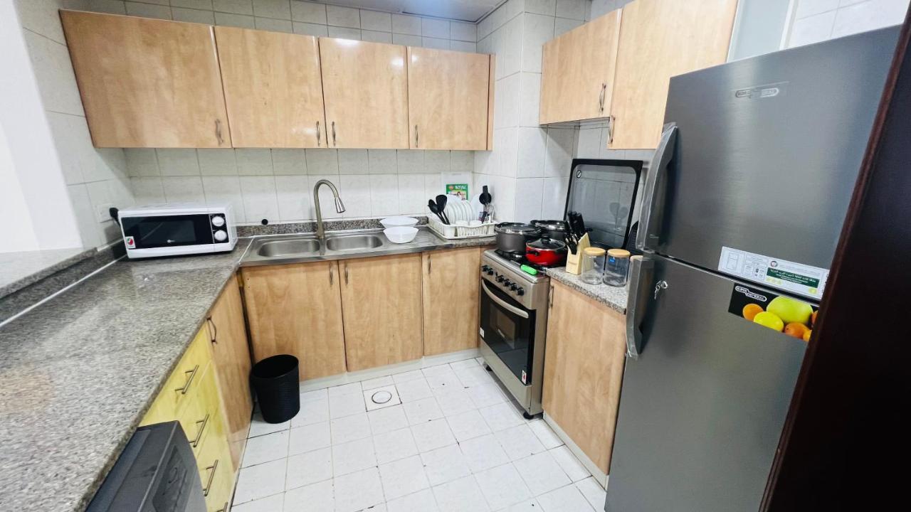 Newly Furnished Cozy One Bed 2 Bathroom View Apartamento *
