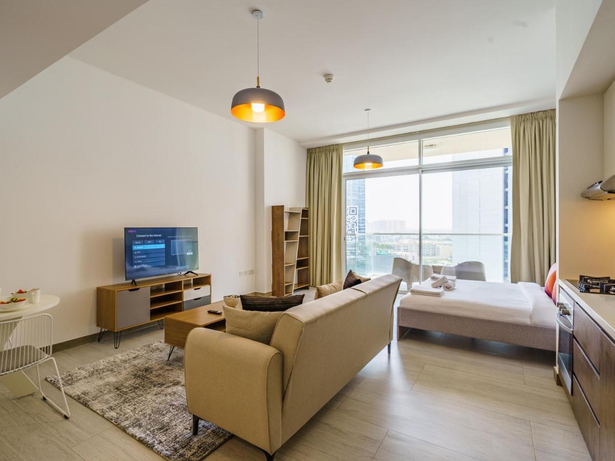 Luxury With Pool View In Vibrant Community Dubaï