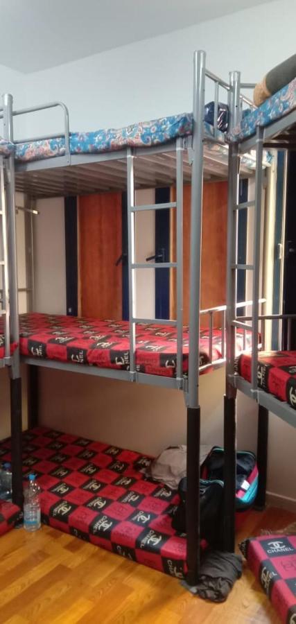 Bed Space For Weekly With Other Guests * Dubái
