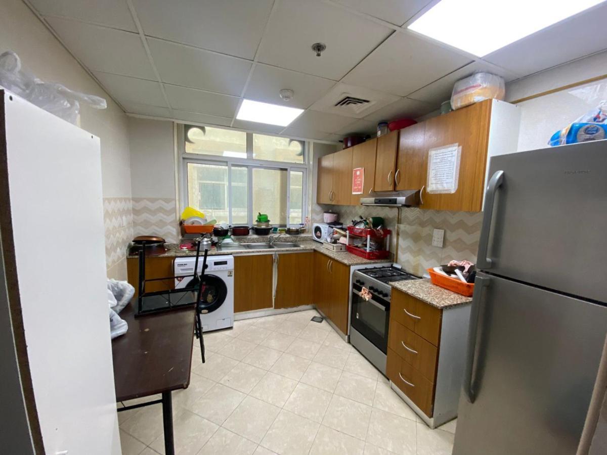 Apartamento Cozy And Small Partitions For Men Guests In *