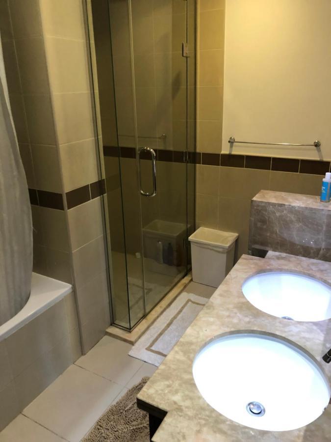 Downtown Boulevard One Bedroom Apt In 29 Blvd غرفة وصالة Burj & Fountain View Master Bedroom Plus 2 Single Beds In Living Lägenhet