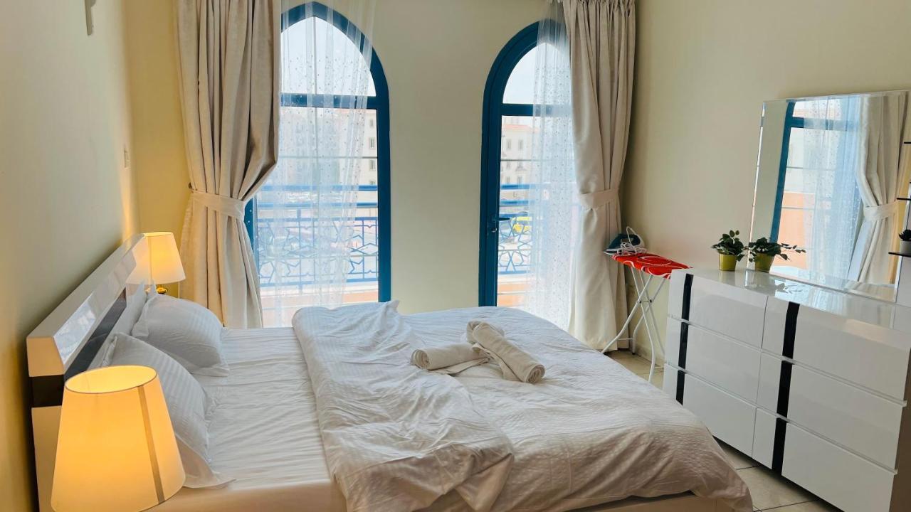 Newly Furnished Cozy One Bed 2 Bathroom View Apartamento Dubai